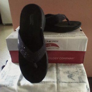 Sketches arch fit sandals